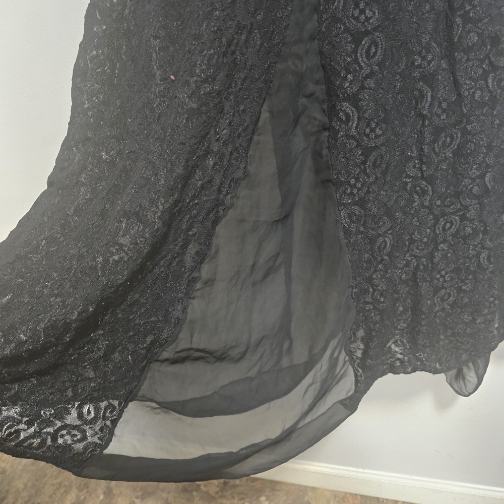Vintage Elegant Black Lace Nightgown - Picture 8 of 11